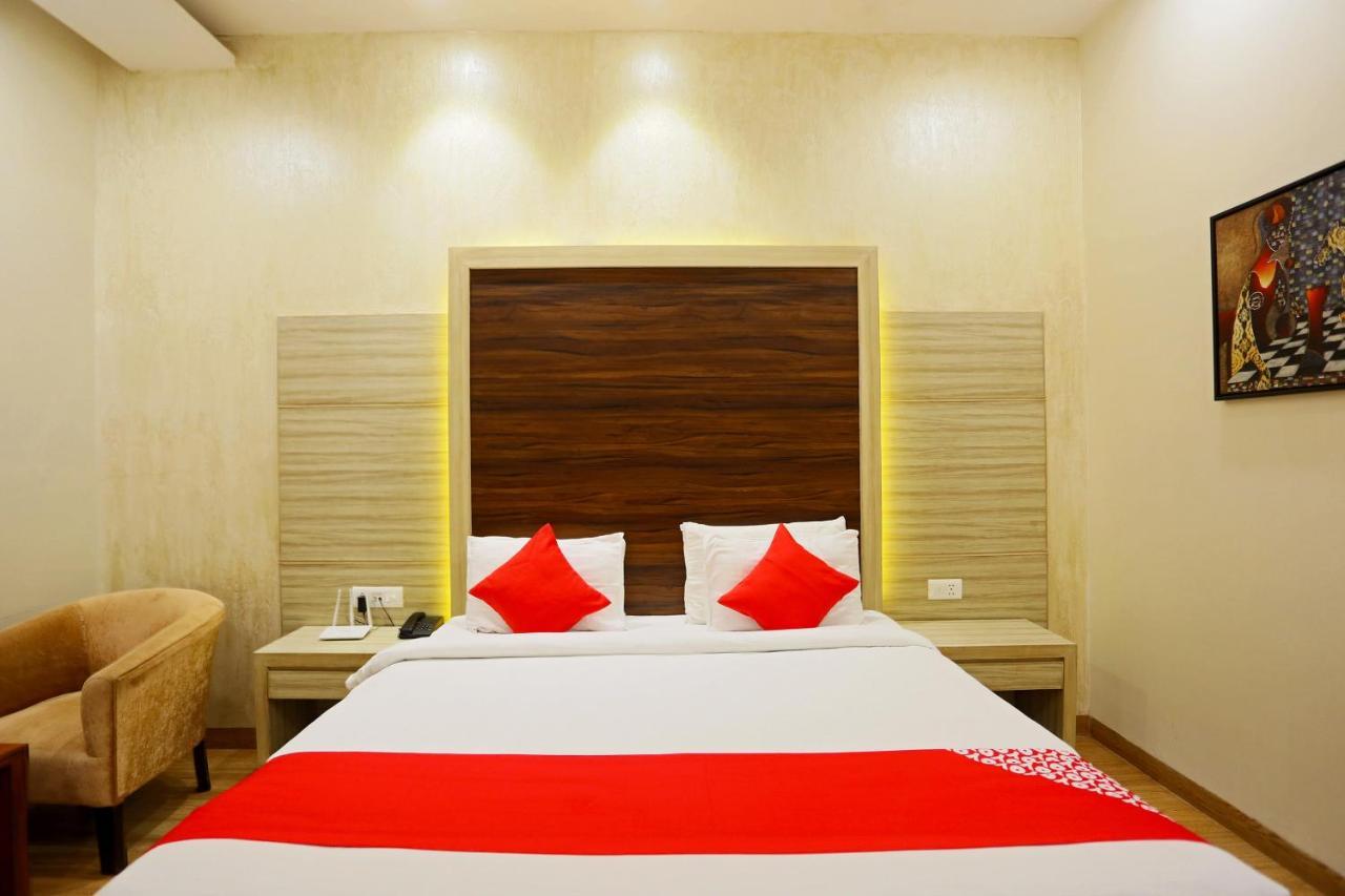 Hotel Capital O Green Palms Near Jhilmil Metro Station Neu-Delhi Exterior foto